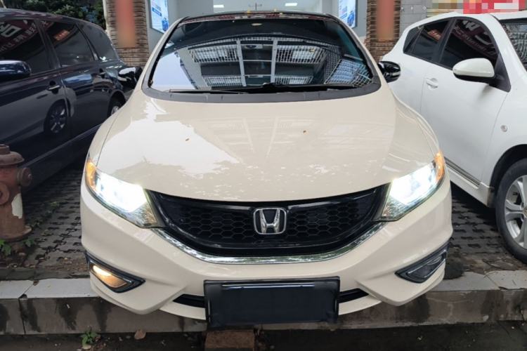 Used Honda Jade 2013 1.8L automatic Comfort version 5 seats Front