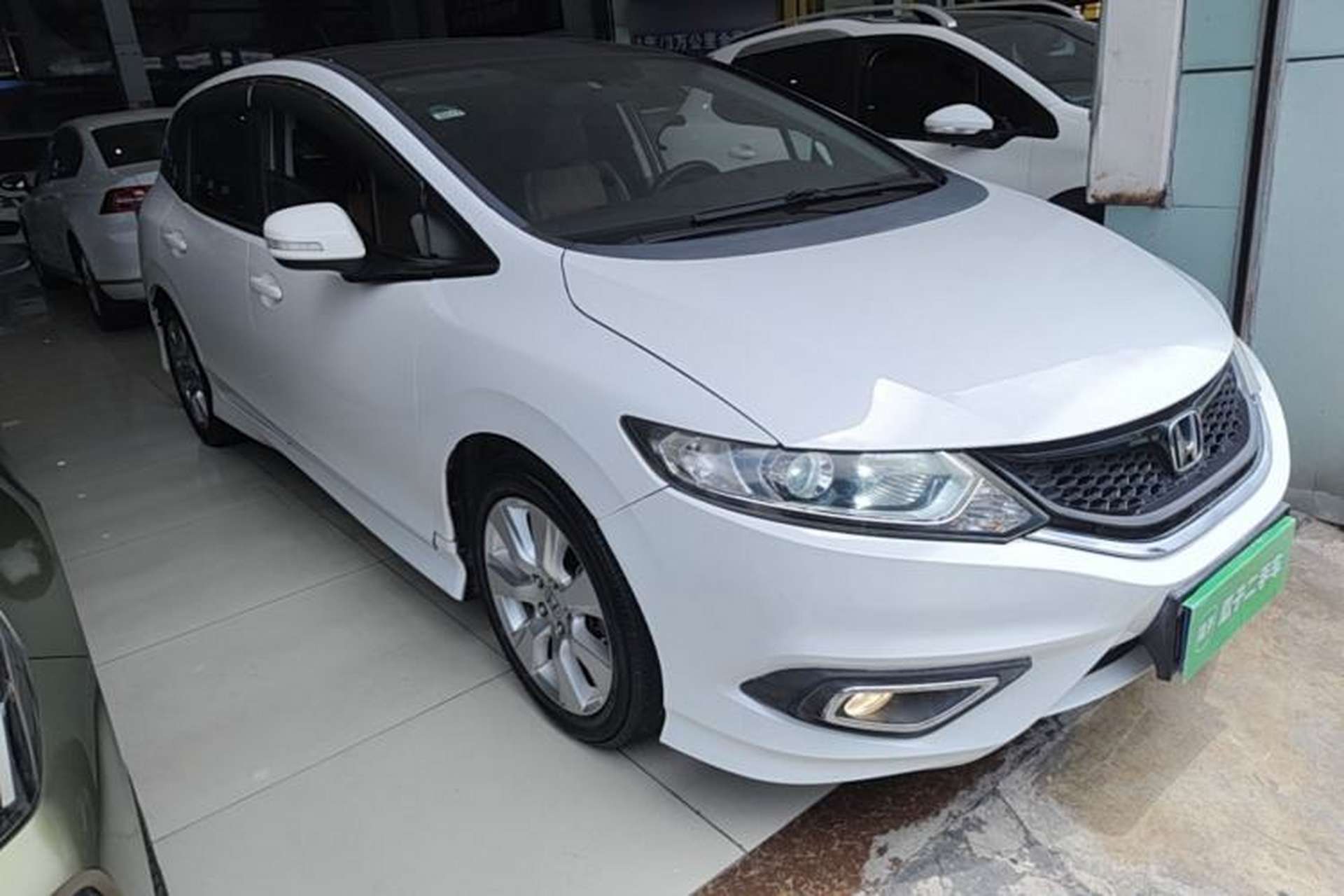 Used Honda Jade 2013 1.8L automatic Comfort version 5 seats Front Right 45 Deg