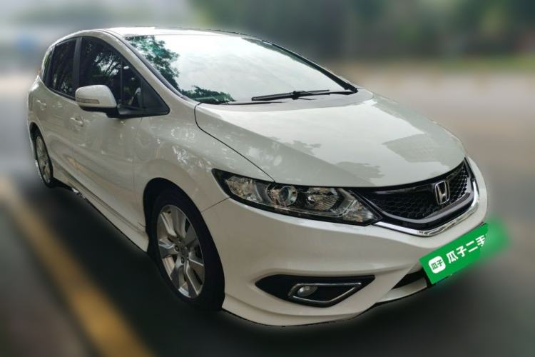Used Honda Jade 2013 1.8L automatic Comfort version 5 seats Front Right 45 Deg