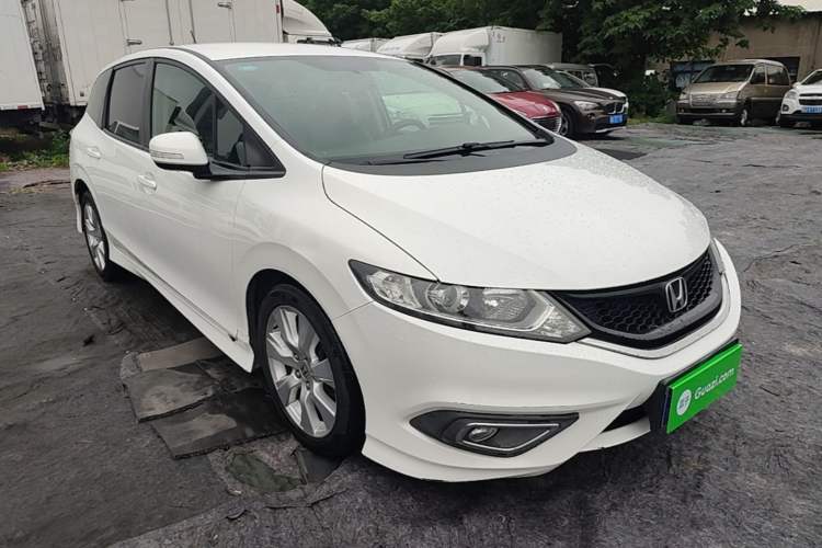 Used Honda Jade 2013 1.8L automatic Comfort version 5 seats Front Right 45 Deg