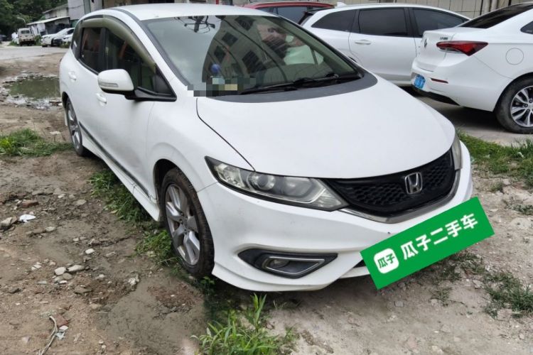 Used Honda Jade 2013 1.8L automatic Comfort version 5 seats Front Right 45 Deg