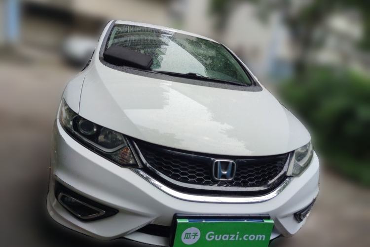 Used Honda Jade 2013 1.8L automatic Comfort version 5 seats Front Right 45 Deg