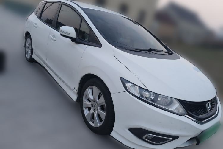 Used Honda Jade 2013 1.8L automatic Comfort version 5 seats Front Right 45 Deg