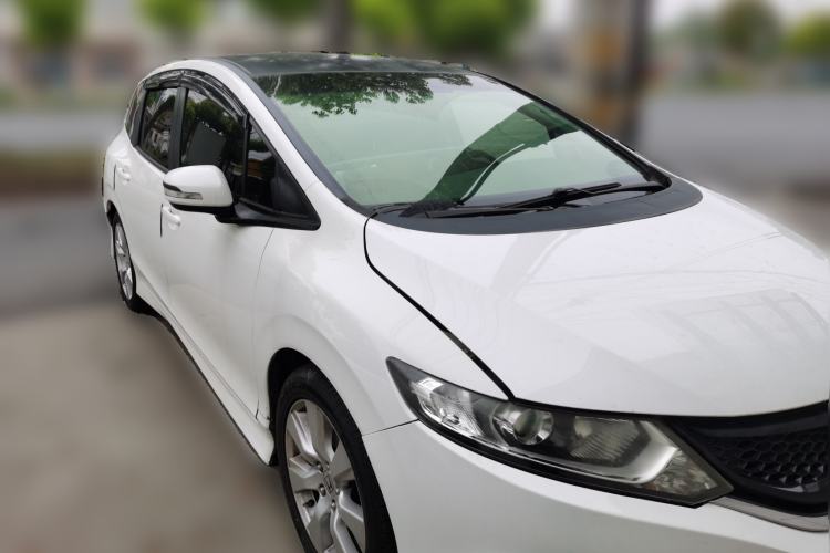 Used Honda Jade 2013 1.8L automatic Comfort version 5 seats Front Right 45 Deg
