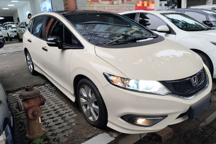 Used Honda Jade 2013 1.8L automatic Comfort version 5 seats Front Right 45 Deg