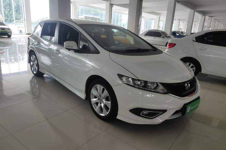 Used Honda Jade 2013 1.8L automatic Comfort version 5 seats Front Right 45 Deg