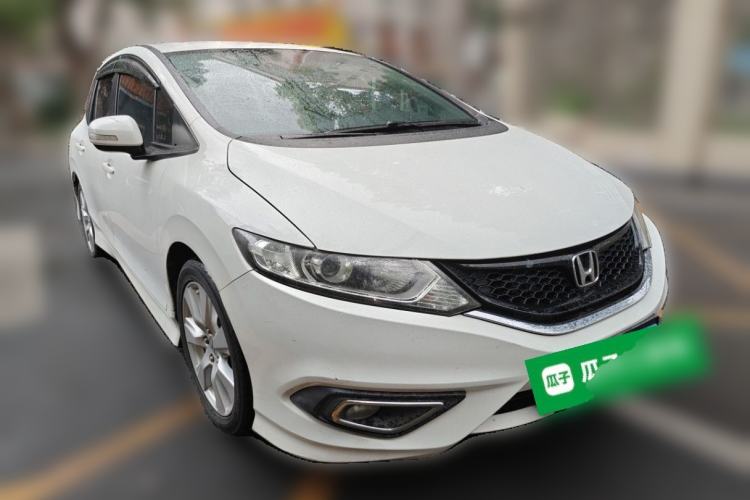 Used Honda Jade 2013 1.8L automatic Comfort version 5 seats Front Right 45 Deg