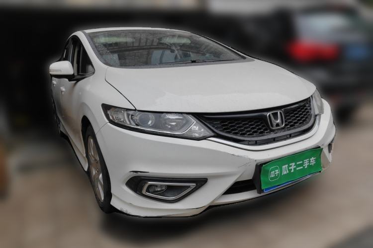 Used Honda Jade 2013 1.8L automatic Comfort version 5 seats Front Right 45 Deg