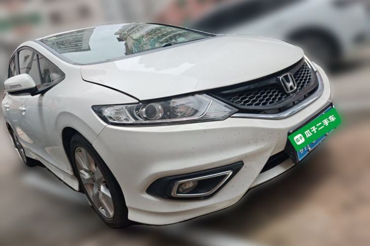 Used Honda Jade 2013 1.8L automatic Comfort version 5 seats Front Right 45 Deg