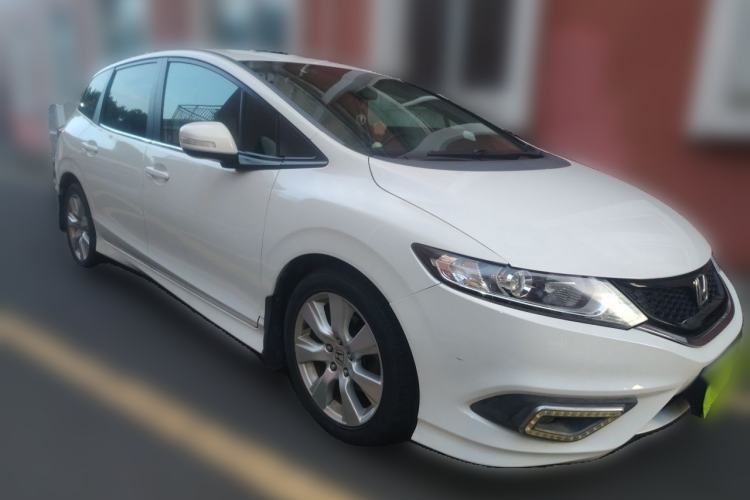 Used Honda Jade 2013 1.8L automatic Comfort version 5 seats Front Right 45 Deg