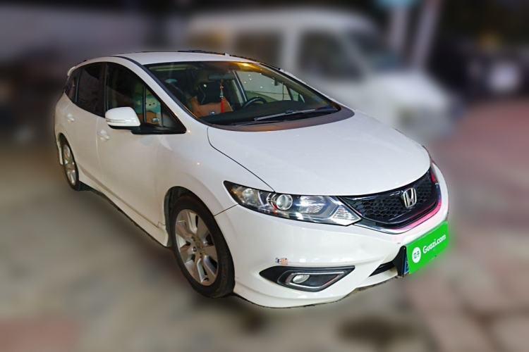Used Honda Jade 2013 1.8L automatic Comfort version 5 seats Front Right 45 Deg