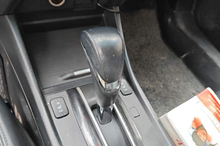 Used Honda Jade 2013 1.8L CVT Luxury Edition 5 seats Gear Lever