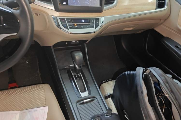 Used Honda Jade 2013 1.8L automatic Comfort version 5 seats Gear Lever