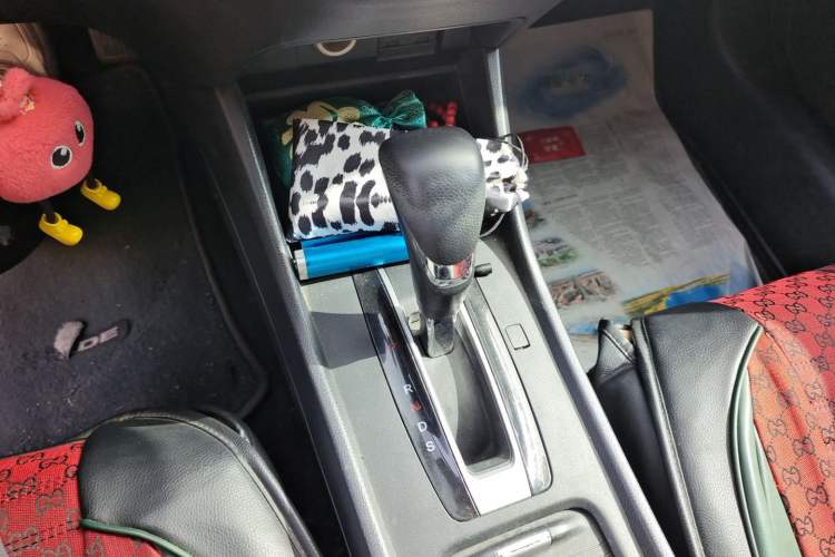 Used Honda Jade 2013 1.8L automatic Comfort version 5 seats Gear Lever