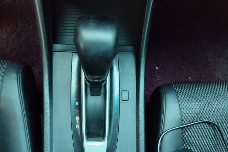 Used Honda Jade 2013 1.8L automatic Comfort version 5 seats Gear Lever
