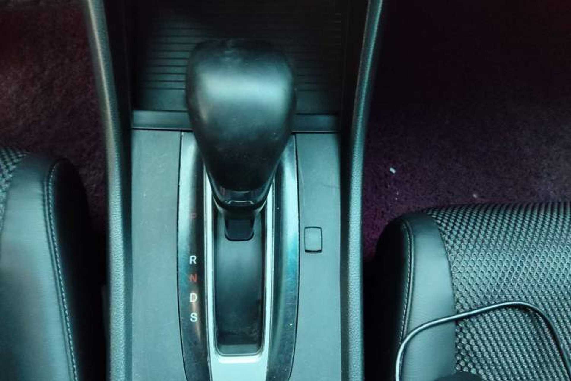 Used Honda Jade 2013 1.8L automatic Comfort version 5 seats Gear Lever