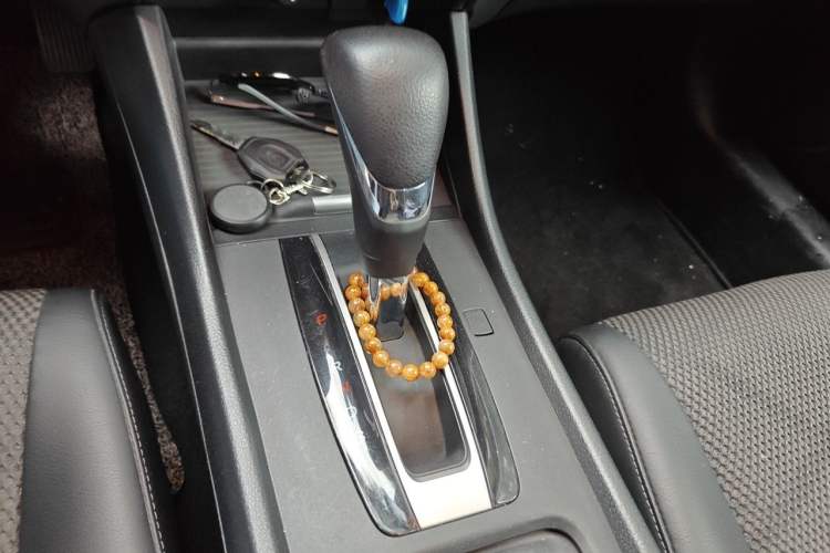 Used Honda Jade 2013 1.8L automatic Comfort version 5 seats Gear Lever