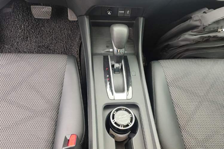 Used Honda Jade 2013 1.8L automatic Comfort version 5 seats Gear Lever