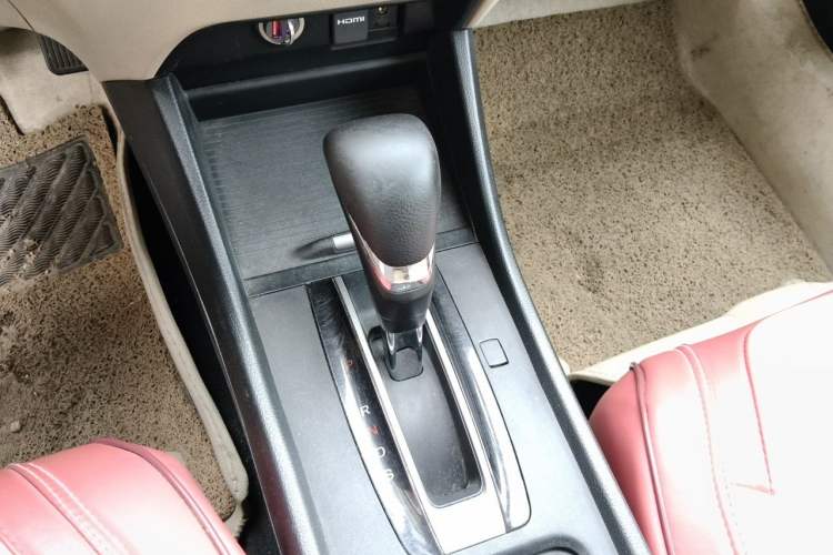 Used Honda Jade 2013 1.8L automatic Comfort version 5 seats Gear Lever