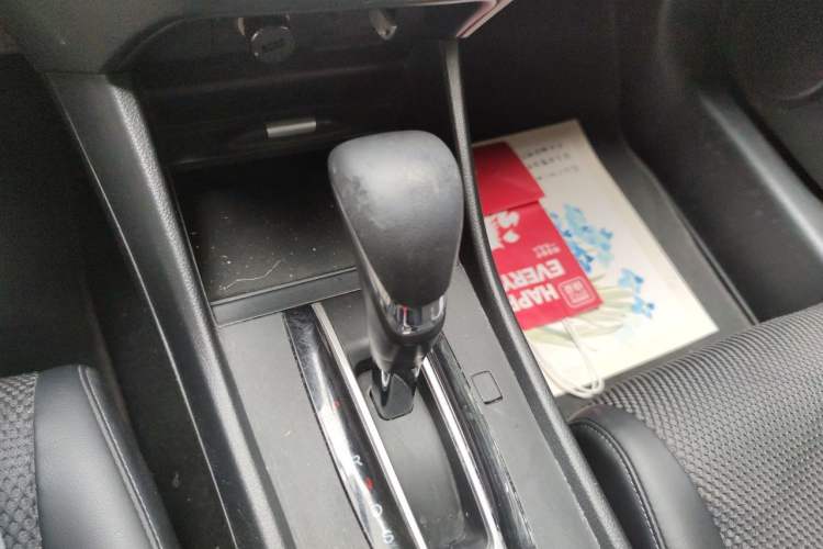 Used Honda Jade 2013 1.8L automatic Comfort version 5 seats Gear Lever