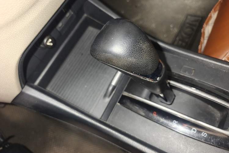Used Honda Jade 2013 1.8L automatic Comfort version 5 seats Gear Lever