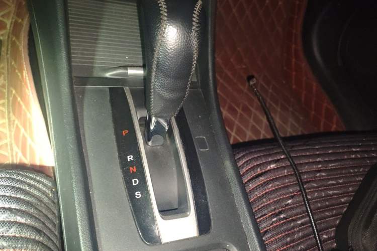 Used Honda Jade 2013 1.8L automatic Comfort version 5 seats Gear Lever