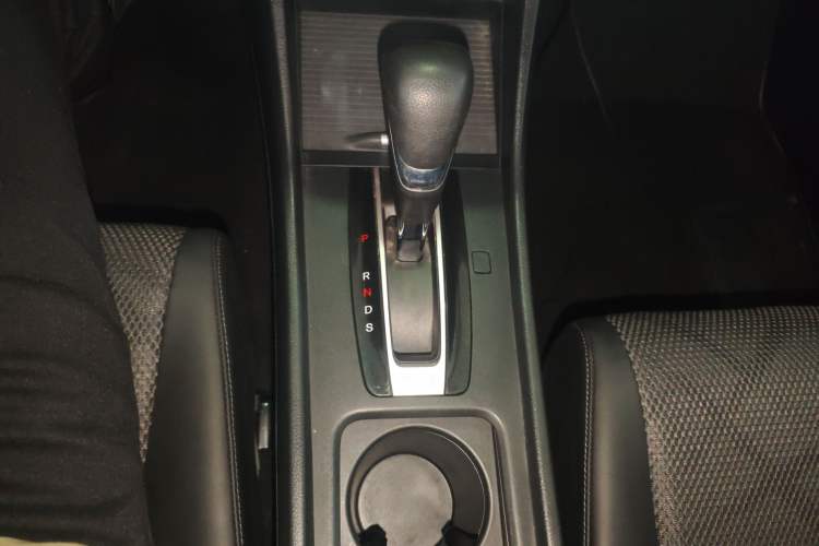 Used Honda Jade 2013 1.8L automatic Comfort version 5 seats Gear Lever