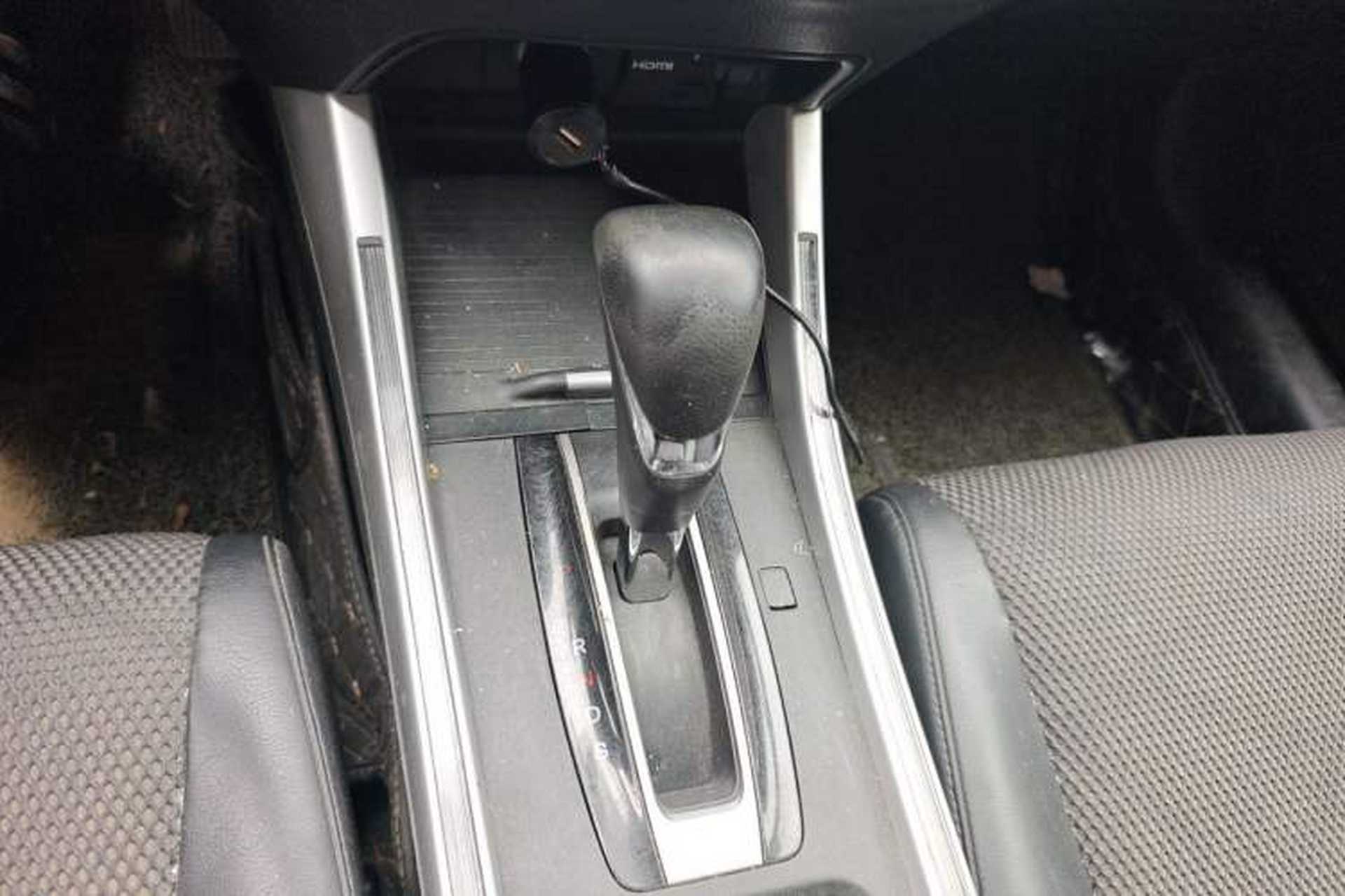 Used Honda Jade 2013 1.8L automatic Comfort version 5 seats Gear Lever