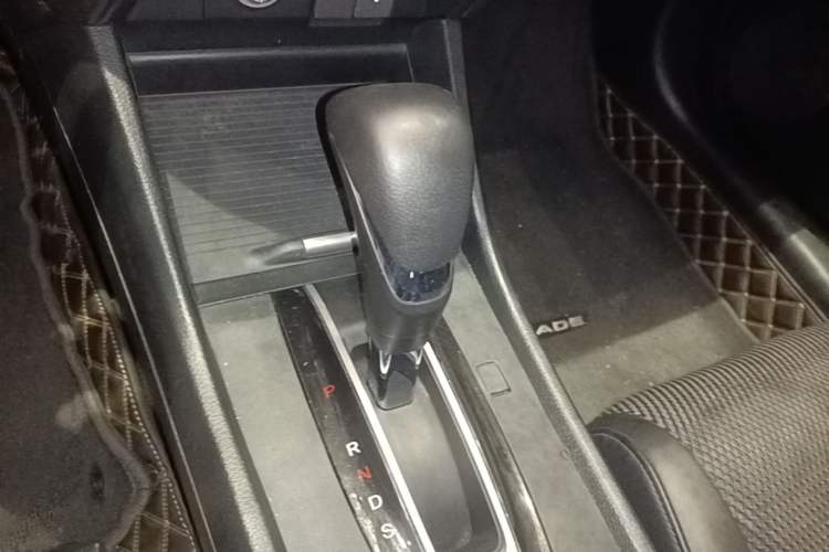 Used Honda Jade 2013 1.8L automatic Comfort version 5 seats Gear Lever