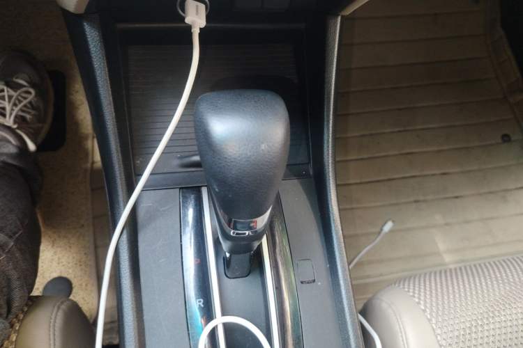 Used Honda Jade 2013 1.8L automatic Comfort version 5 seats Gear Lever