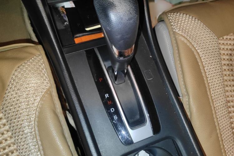 Used Honda Jade 2013 1.8L automatic Comfort version 5 seats Gear Lever
