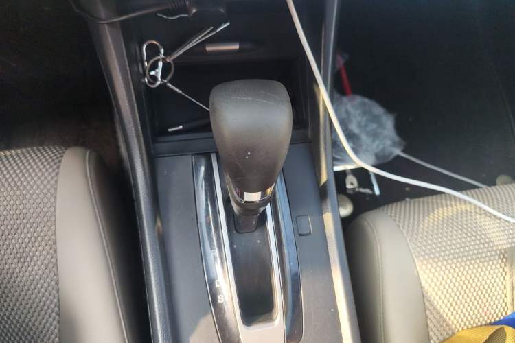 Used Honda Jade 2013 1.8L automatic Comfort version 5 seats Gear Lever