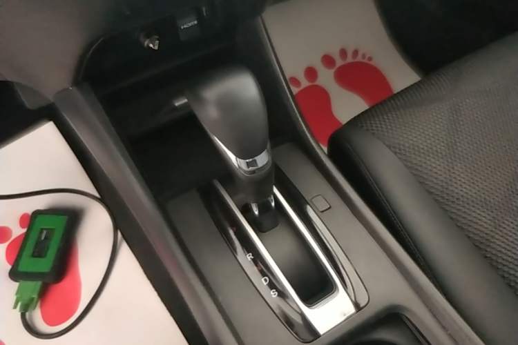 Used Honda Jade 2013 1.8L automatic Comfort version 5 seats Gear Lever