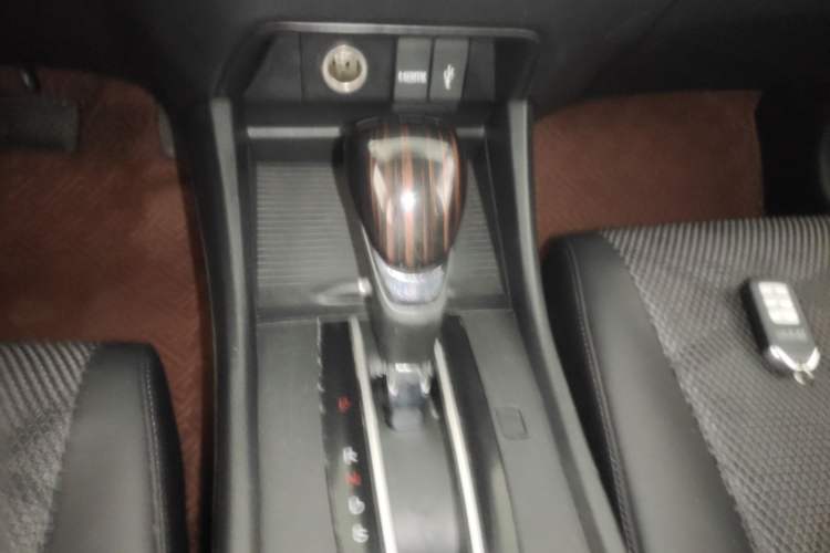 Used Honda Jade 2013 1.8L automatic Comfort version 5 seats Gear Lever