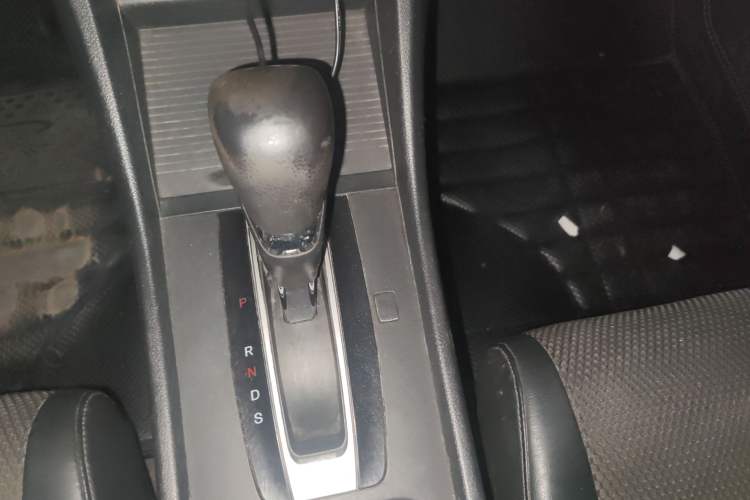 Used Honda Jade 2013 1.8L automatic Comfort version 5 seats Gear Lever