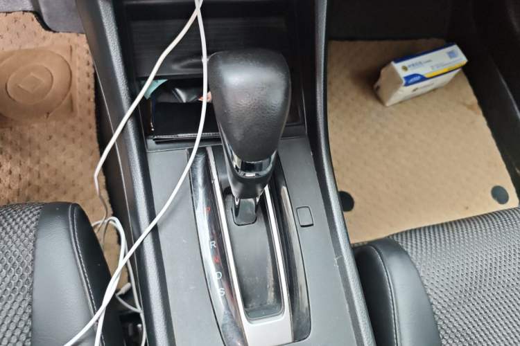 Used Honda Jade 2013 1.8L automatic Comfort version 5 seats Gear Lever