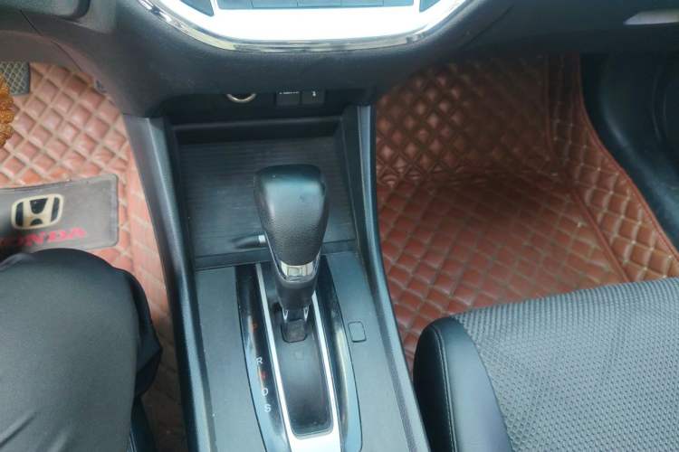 Used Honda Jade 2013 1.8L automatic Comfort version 5 seats Gear Lever