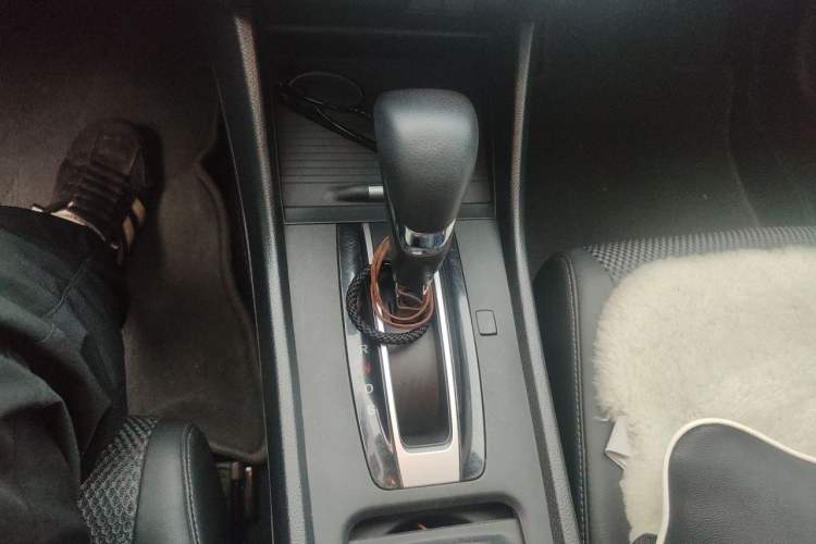 Used Honda Jade 2013 1.8L automatic Comfort version 5 seats Gear Lever