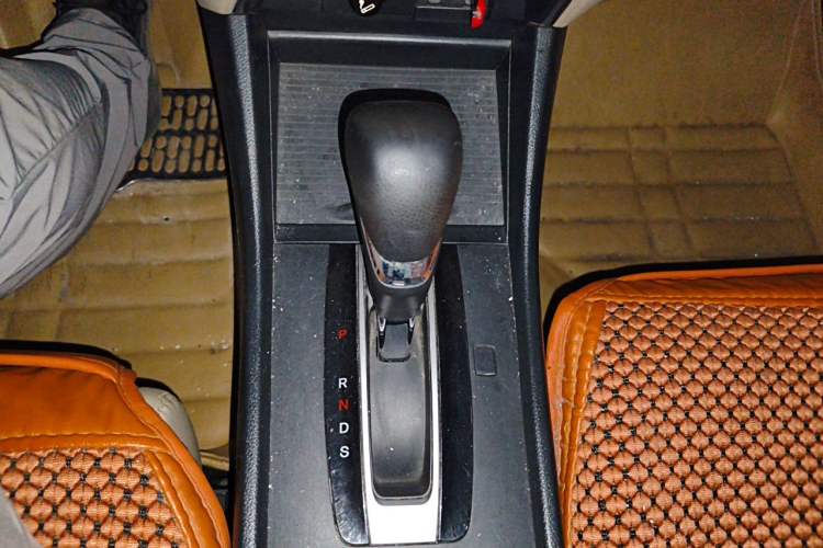 Used Honda Jade 2013 1.8L automatic Comfort version 5 seats Gear Lever