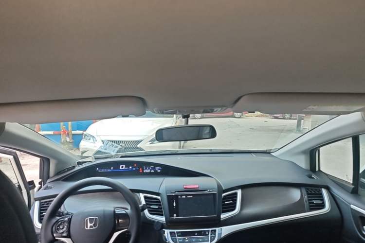 Used Honda Jade 2013 1.8L automatic Comfort version 5 seats Headliner