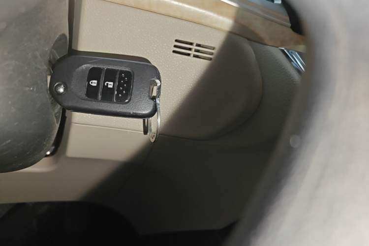 Used Honda Jade 2013 1.8L automatic Comfort version 5 seats Interior 1