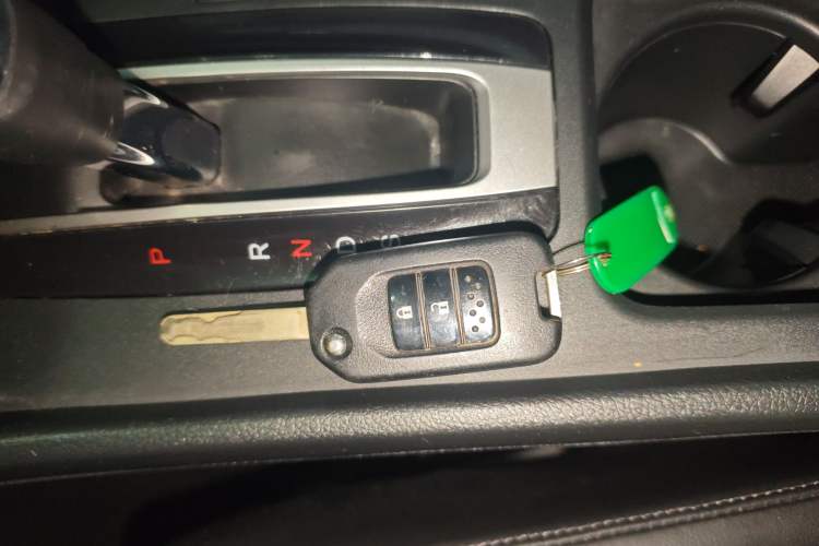 Used Honda Jade 2013 1.8L automatic Comfort version 5 seats Interior 1