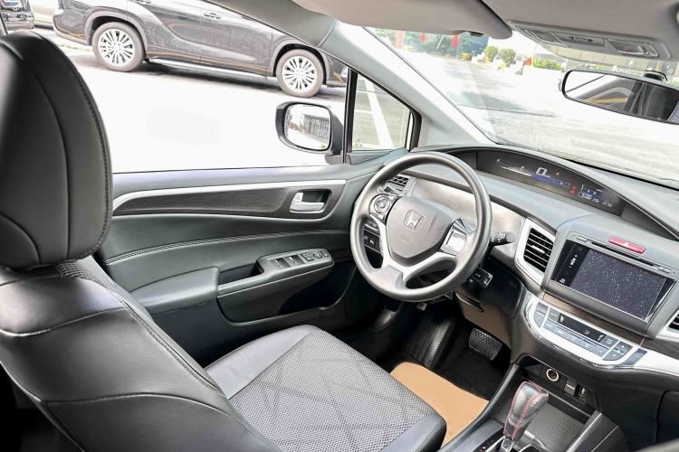 Used Honda Jade 2013 1.8L automatic Comfort version 5 seats Interior 10