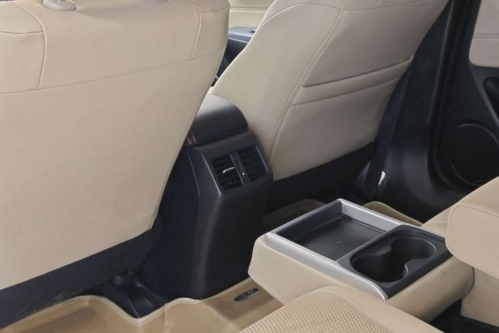 Used Honda Jade 2013 1.8L automatic Comfort version 5 seats Interior 11
