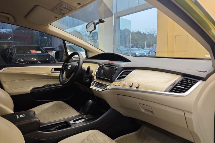 Used Honda Jade 2013 1.8L automatic Comfort version 5 seats Interior 12