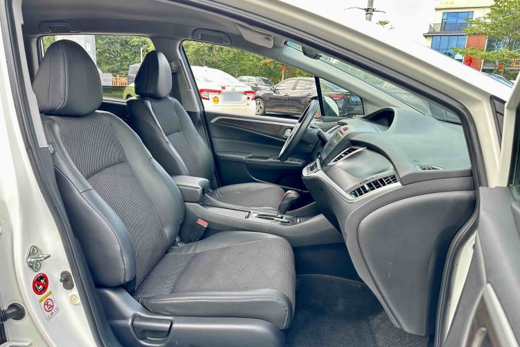 Used Honda Jade 2013 1.8L automatic Comfort version 5 seats Interior 2