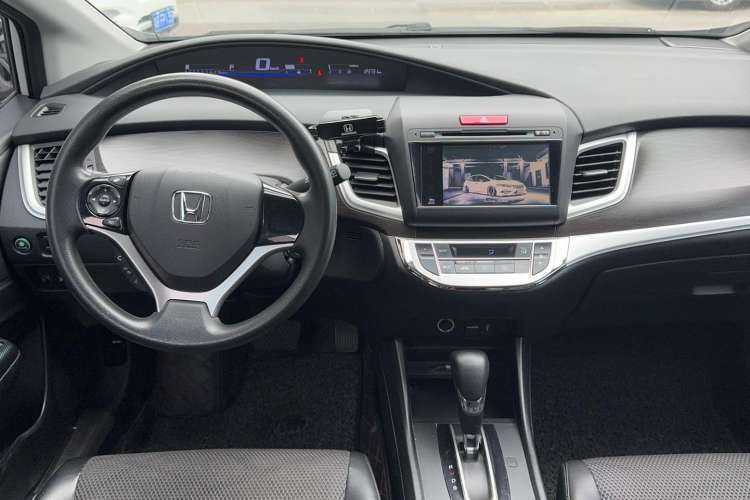 Used Honda Jade 2013 1.8L automatic Comfort version 5 seats Interior 3