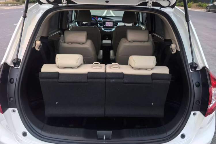 Used Honda Jade 2013 1.8L CVT Luxury Edition 6 seats Interior 4