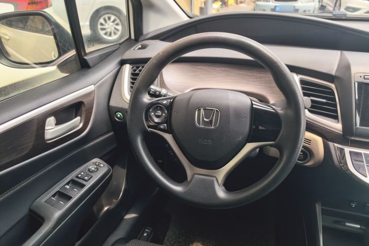 Used Honda Jade 2013 1.8L automatic Comfort version 5 seats Interior 4