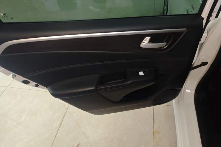 Used Honda Jade 2013 1.8L automatic Comfort version 5 seats Interior 5
